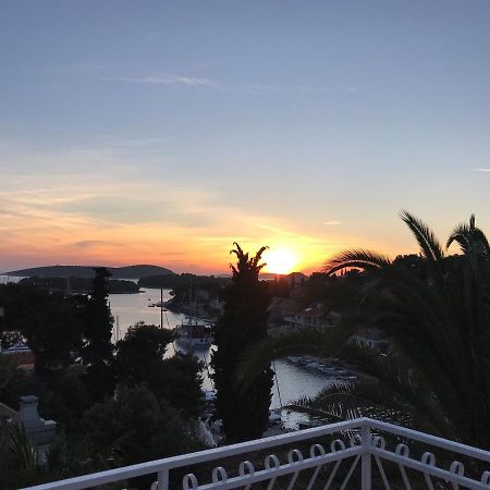 Apartment In Maslinica 70M From The Sea Экстерьер фото