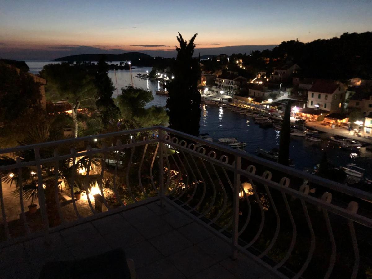 Apartment In Maslinica 70M From The Sea Экстерьер фото