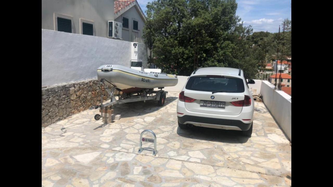 Apartment In Maslinica 70M From The Sea Экстерьер фото