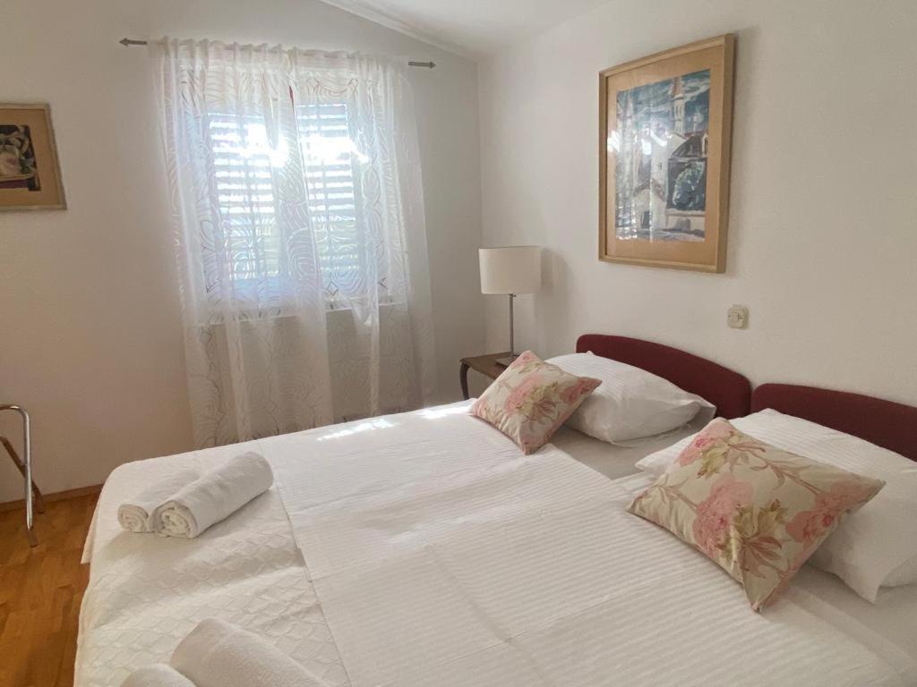 Apartment In Maslinica 70M From The Sea Экстерьер фото