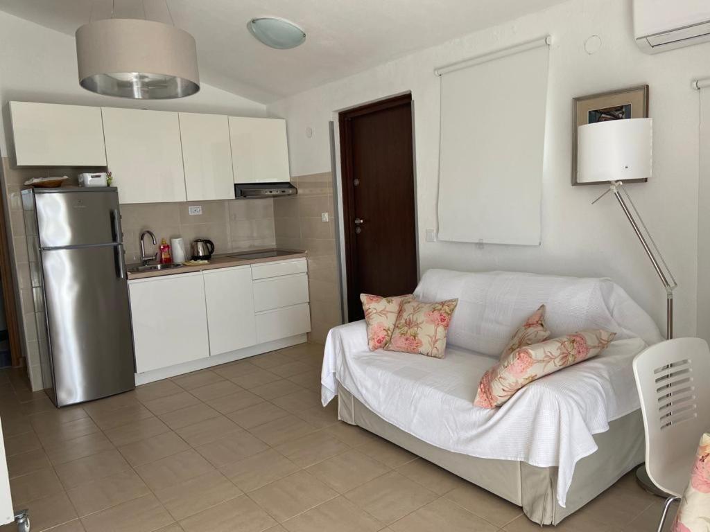 Apartment In Maslinica 70M From The Sea Экстерьер фото
