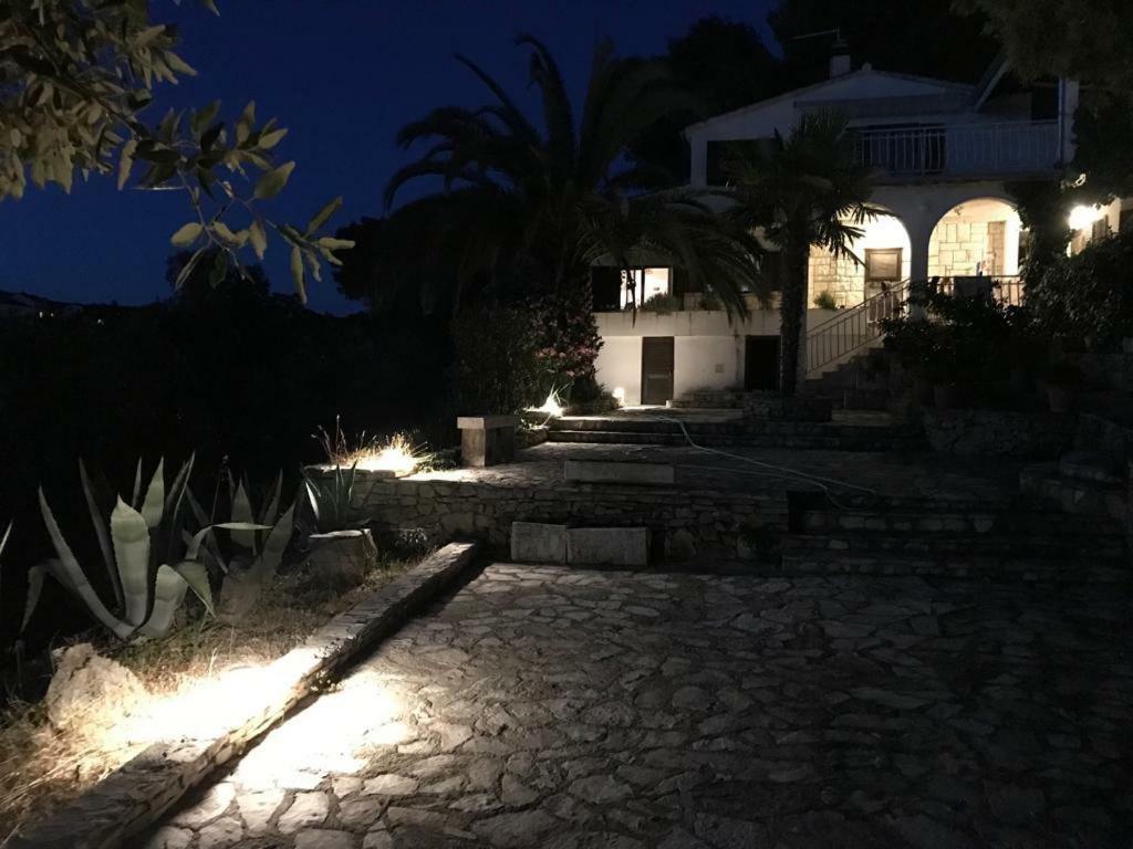 Apartment In Maslinica 70M From The Sea Экстерьер фото