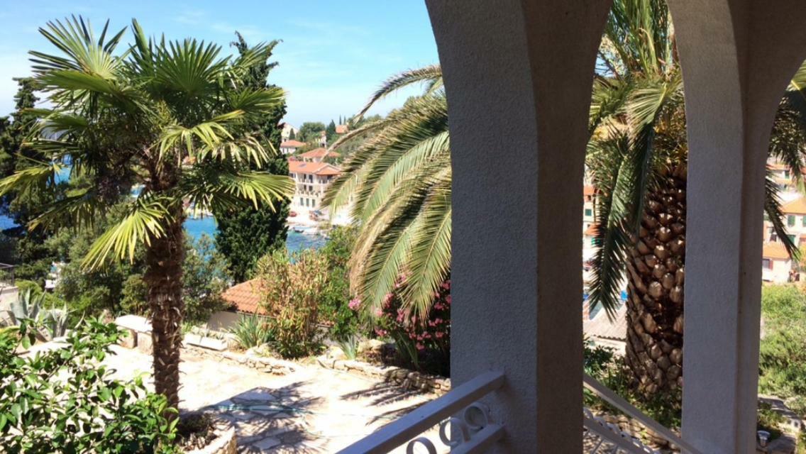 Apartment In Maslinica 70M From The Sea Экстерьер фото