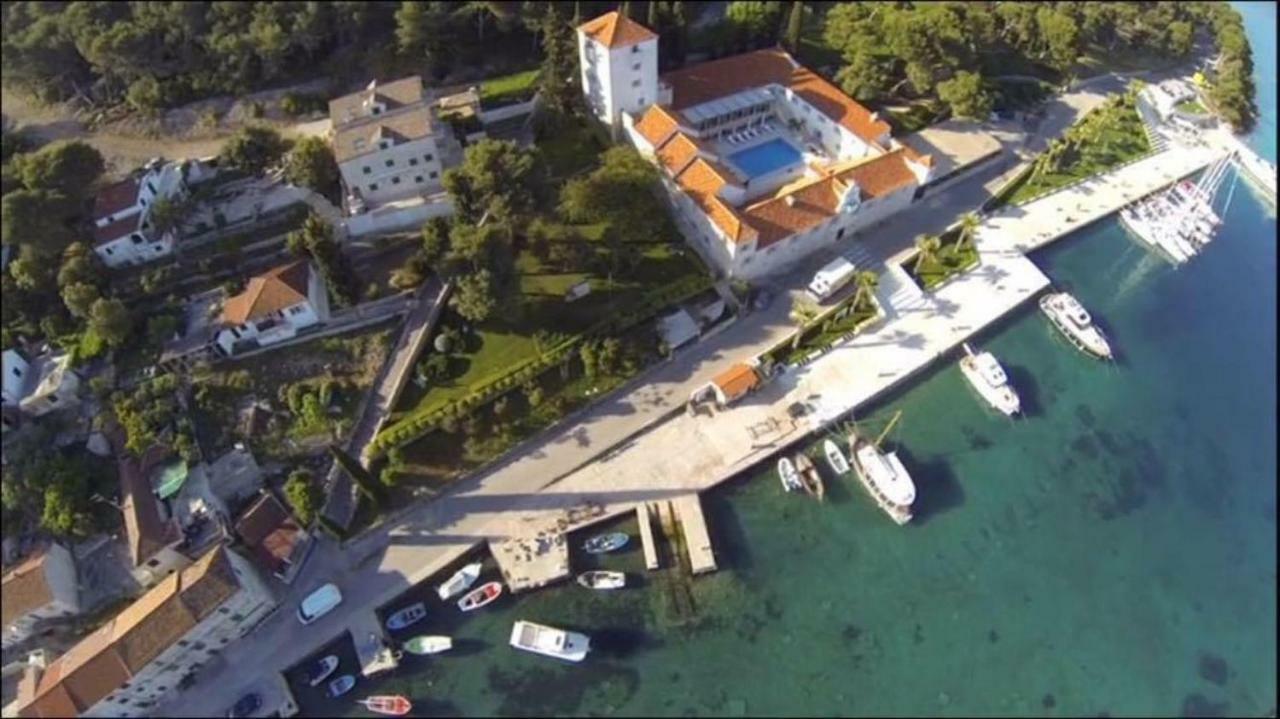 Apartment In Maslinica 70M From The Sea Экстерьер фото