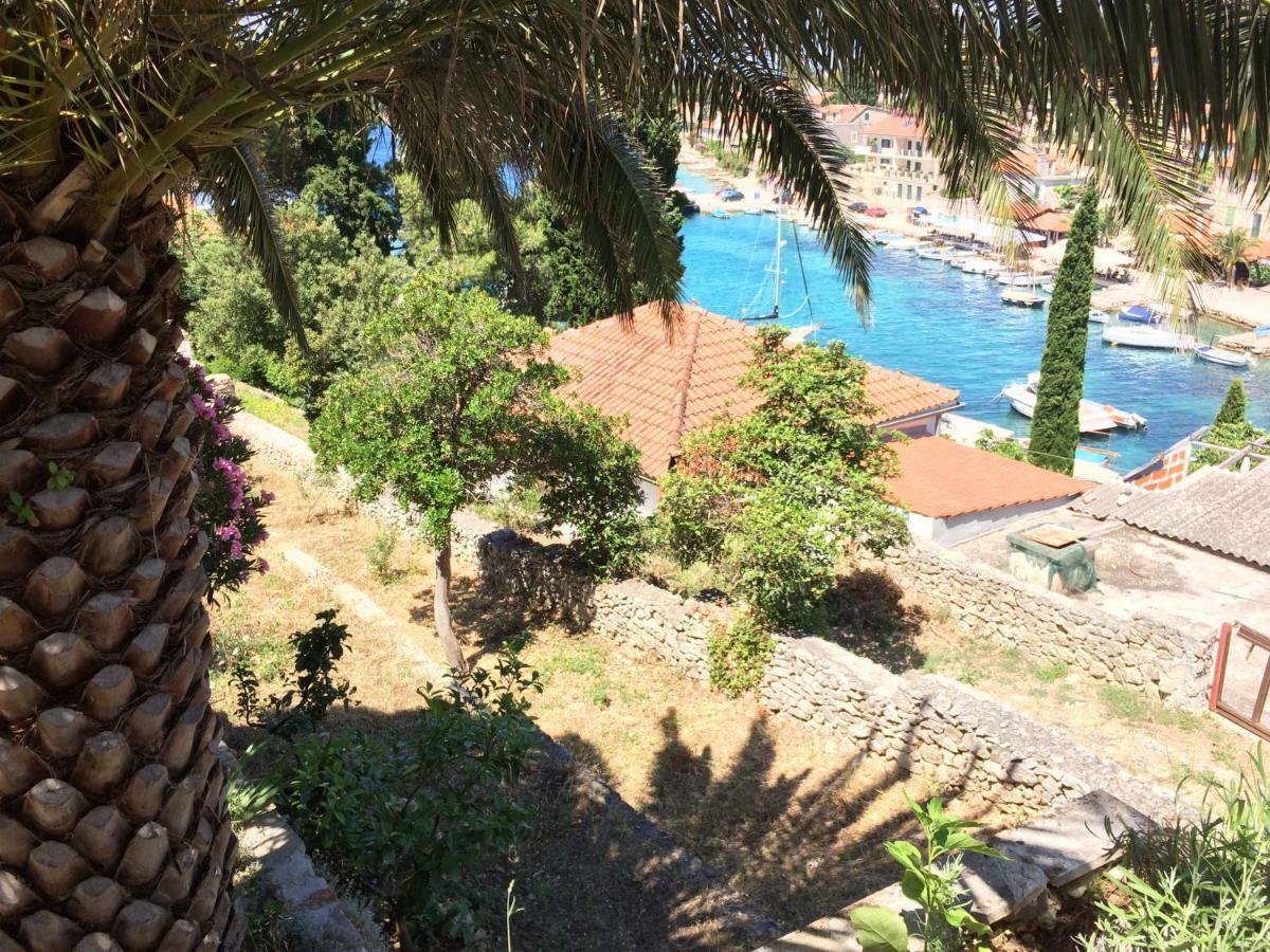 Apartment In Maslinica 70M From The Sea Экстерьер фото