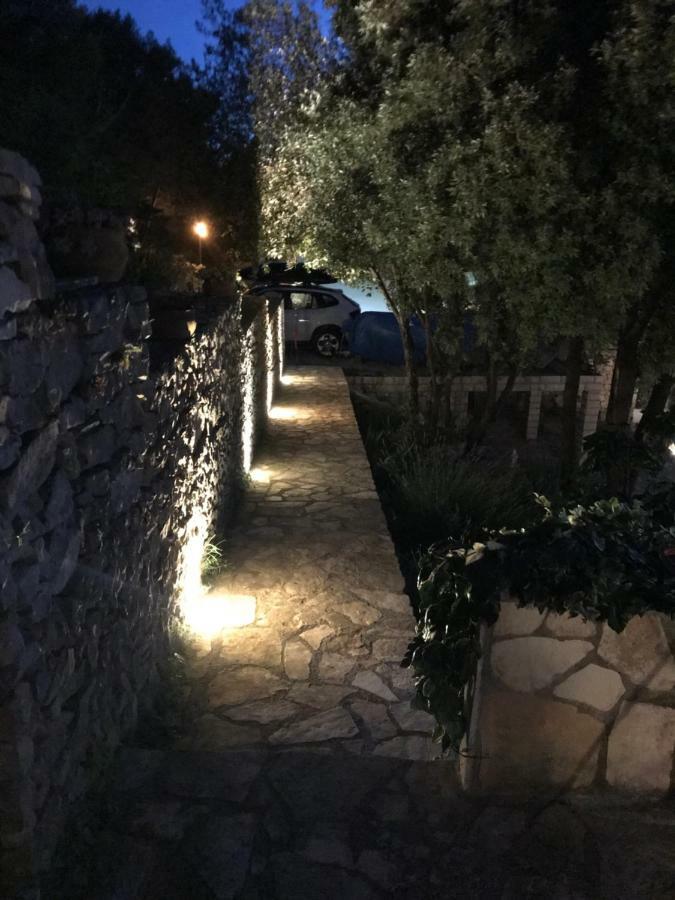 Apartment In Maslinica 70M From The Sea Экстерьер фото